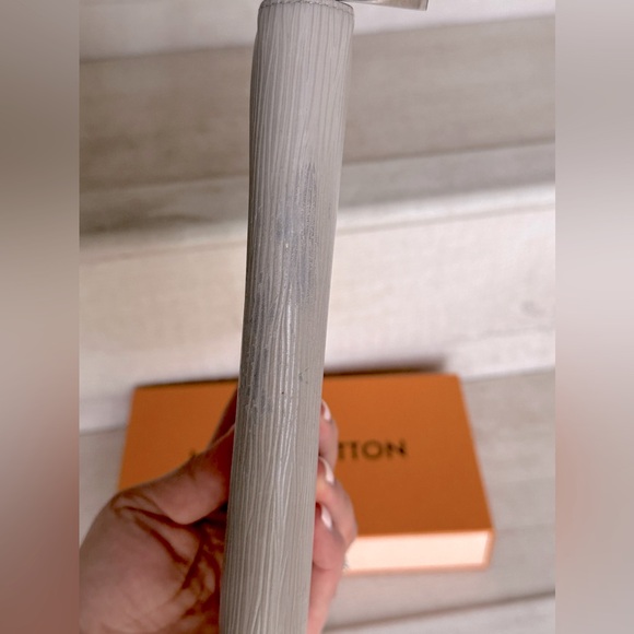 Louis Vuitton Zippy Epi Wallet Comes with LV Box - Picture 10 of 16